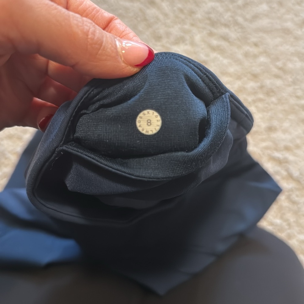 Lululemon Twist and Train crop (19”) - Picture 7 of 8